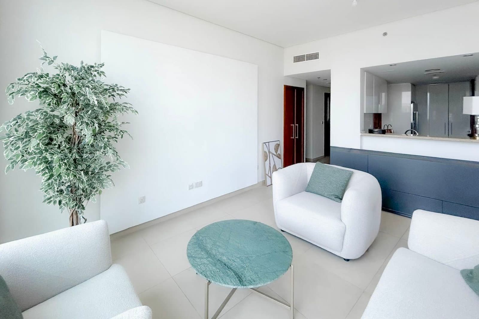 Lounge area with view to Downtown Dubai